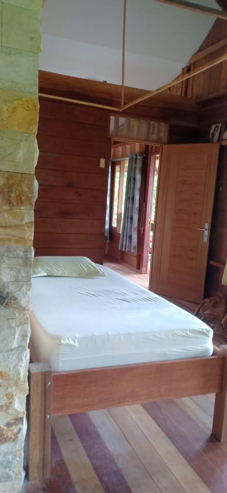 On The Rocks Bungalows, Restaurant And Jungle Trekking Tours Букіт-Лаванґ Екстер'єр фото