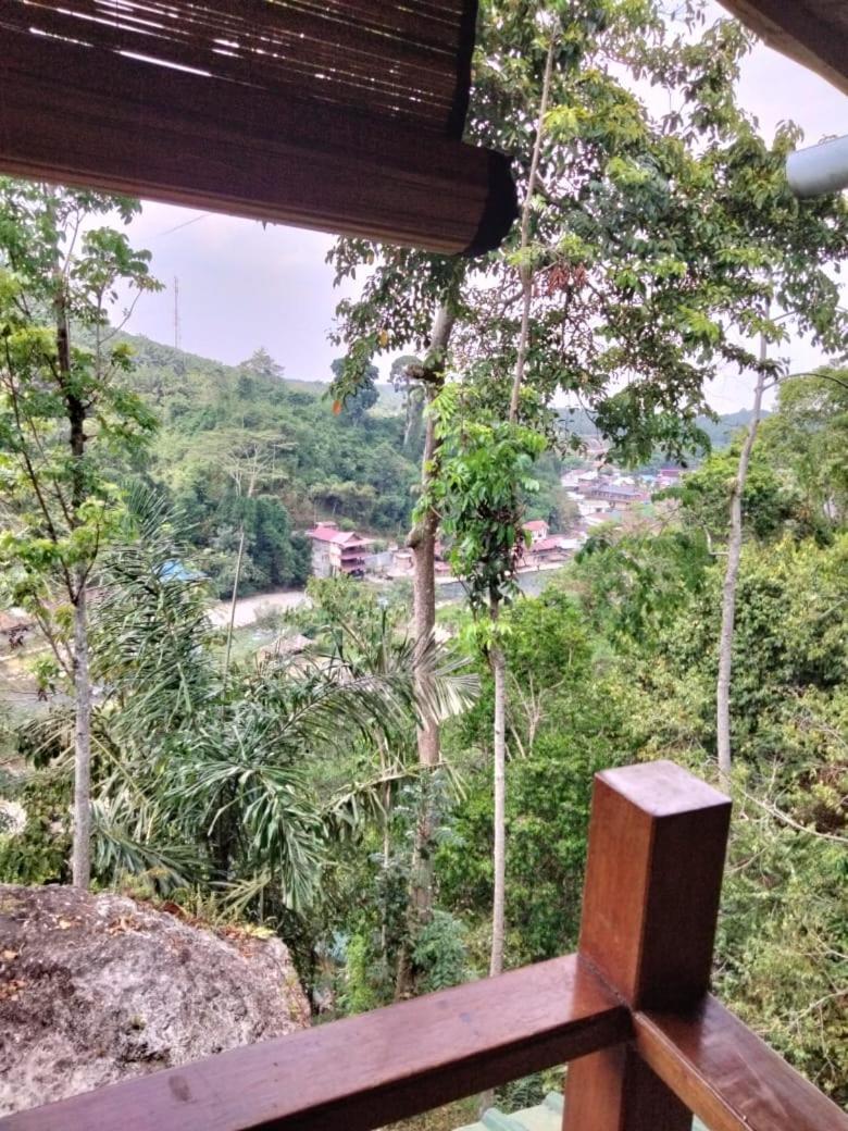 On The Rocks Bungalows, Restaurant And Jungle Trekking Tours Букіт-Лаванґ Екстер'єр фото