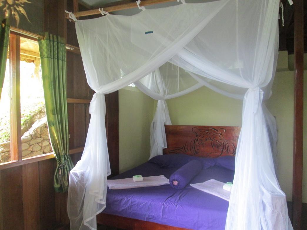 On The Rocks Bungalows, Restaurant And Jungle Trekking Tours Букіт-Лаванґ Екстер'єр фото