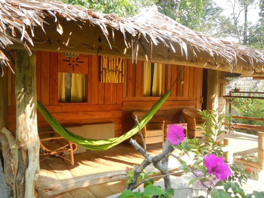 On The Rocks Bungalows, Restaurant And Jungle Trekking Tours Букіт-Лаванґ Екстер'єр фото