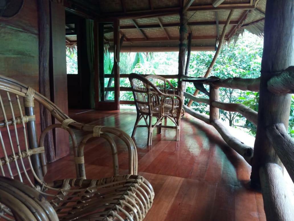 On The Rocks Bungalows, Restaurant And Jungle Trekking Tours Букіт-Лаванґ Екстер'єр фото