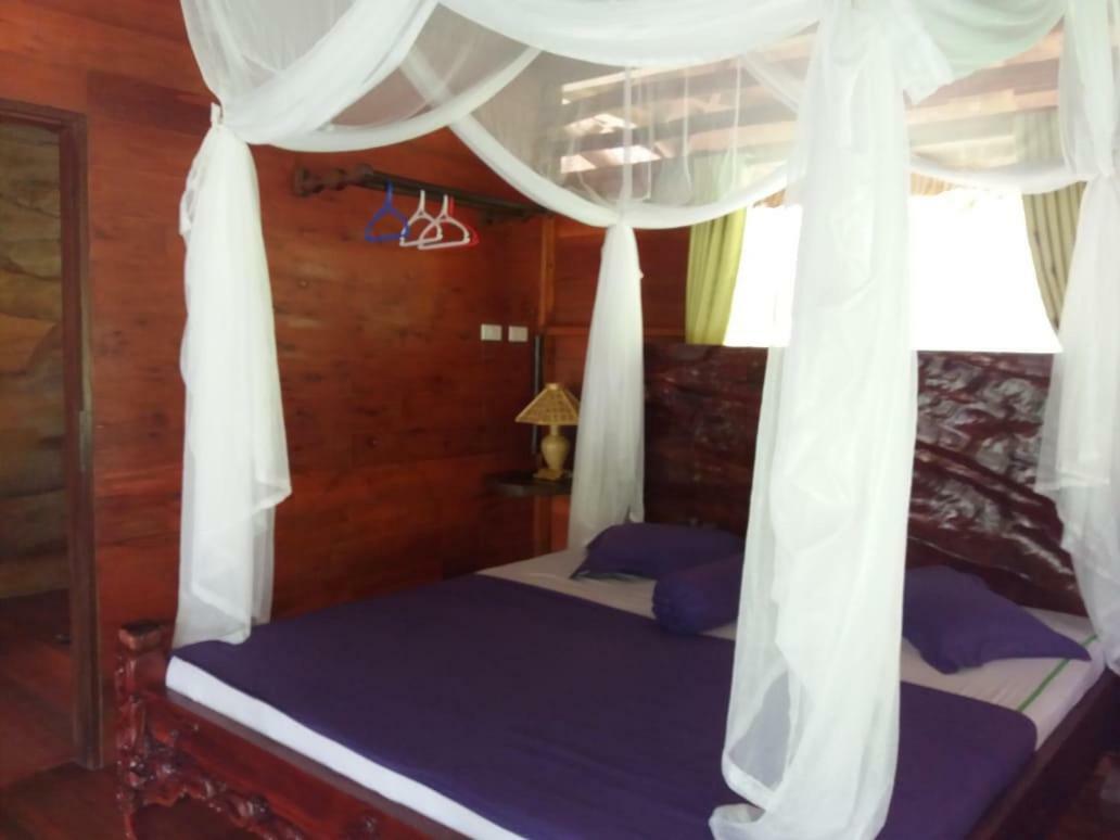 On The Rocks Bungalows, Restaurant And Jungle Trekking Tours Букіт-Лаванґ Екстер'єр фото