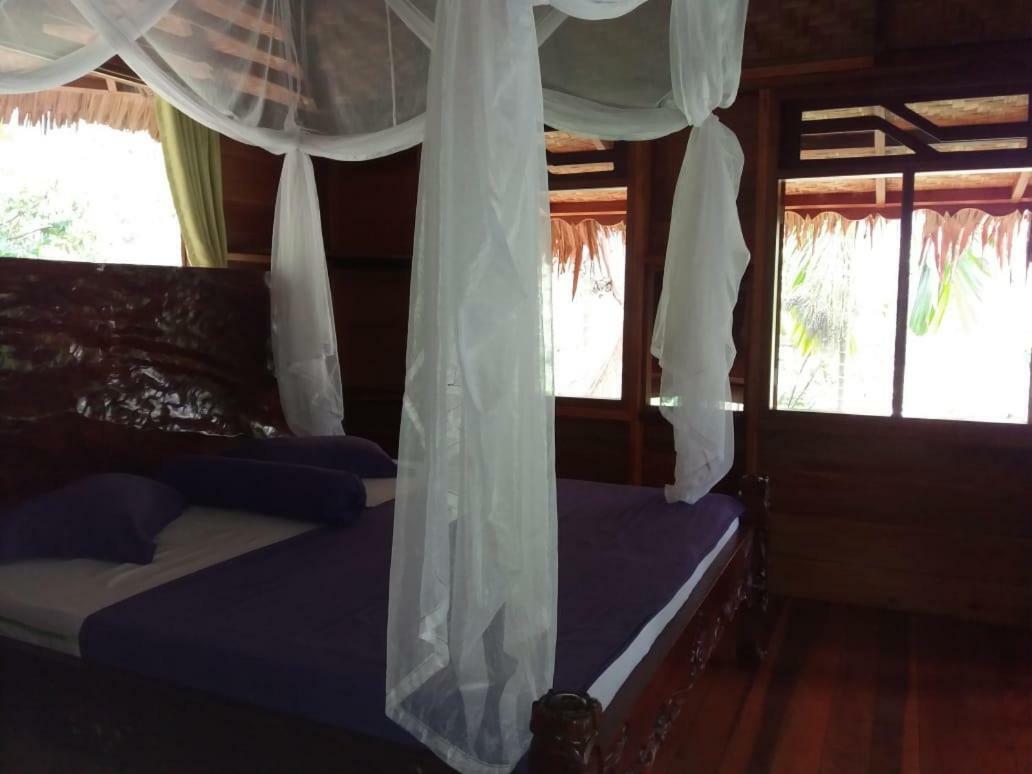 On The Rocks Bungalows, Restaurant And Jungle Trekking Tours Букіт-Лаванґ Екстер'єр фото