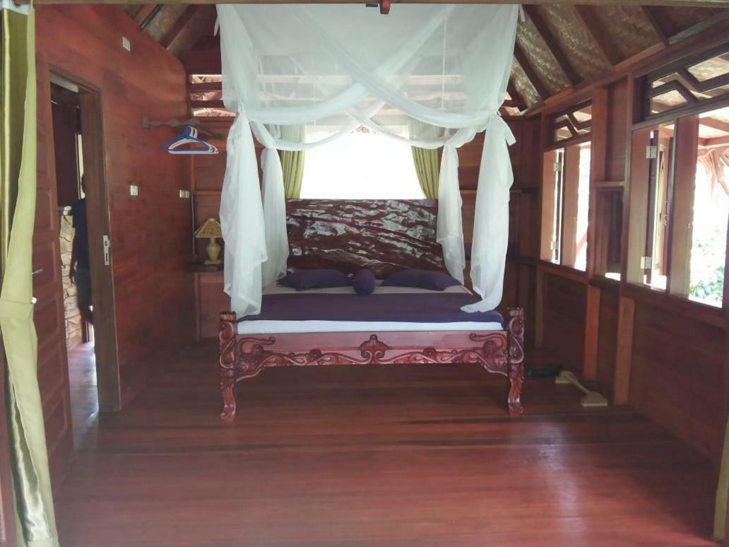 On The Rocks Bungalows, Restaurant And Jungle Trekking Tours Букіт-Лаванґ Екстер'єр фото