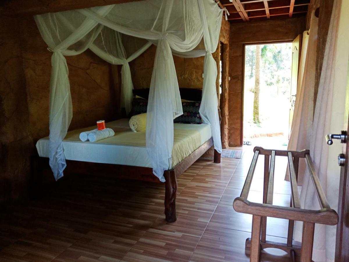 On The Rocks Bungalows, Restaurant And Jungle Trekking Tours Букіт-Лаванґ Екстер'єр фото